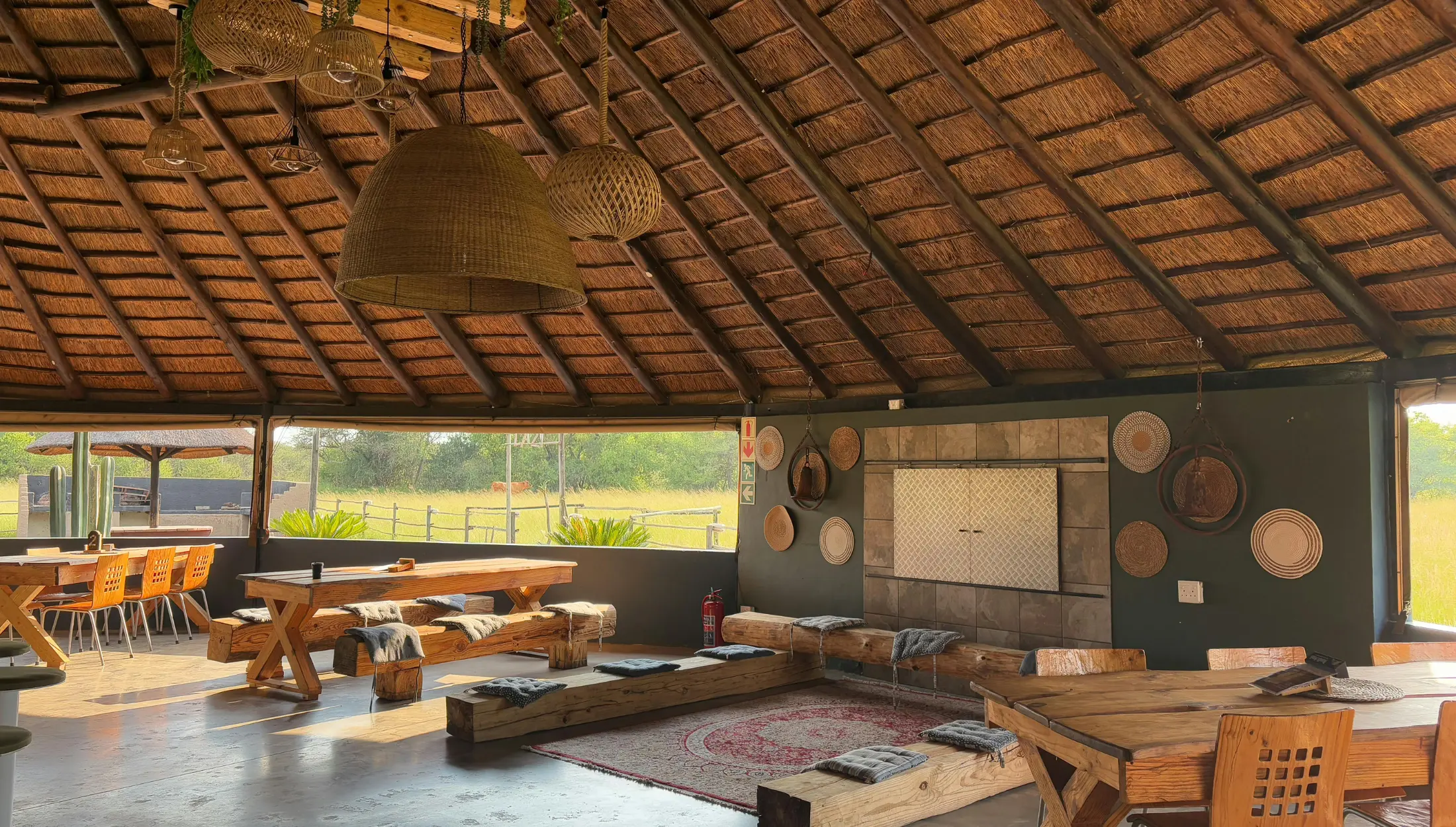 Thatch Lapas KZN: Thatch Lapas and Entertainment Areas in KwaZulu-Natal